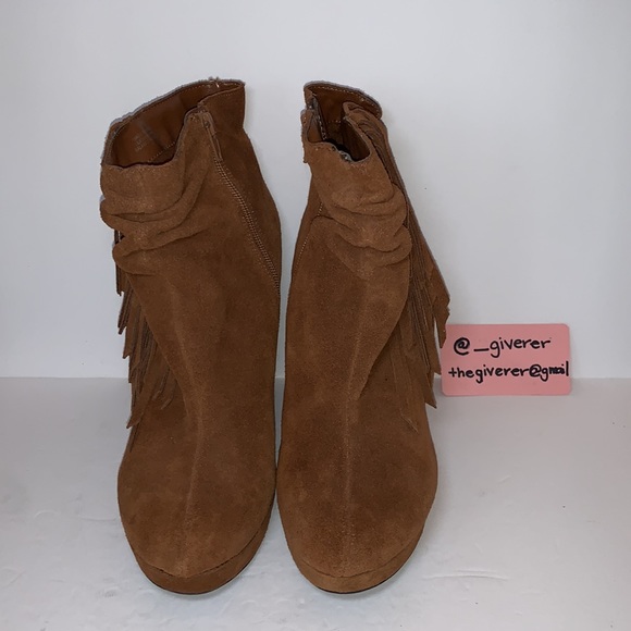 New 9 Tan Suede Tassel Wedge Bootie Express - Picture 4 of 14